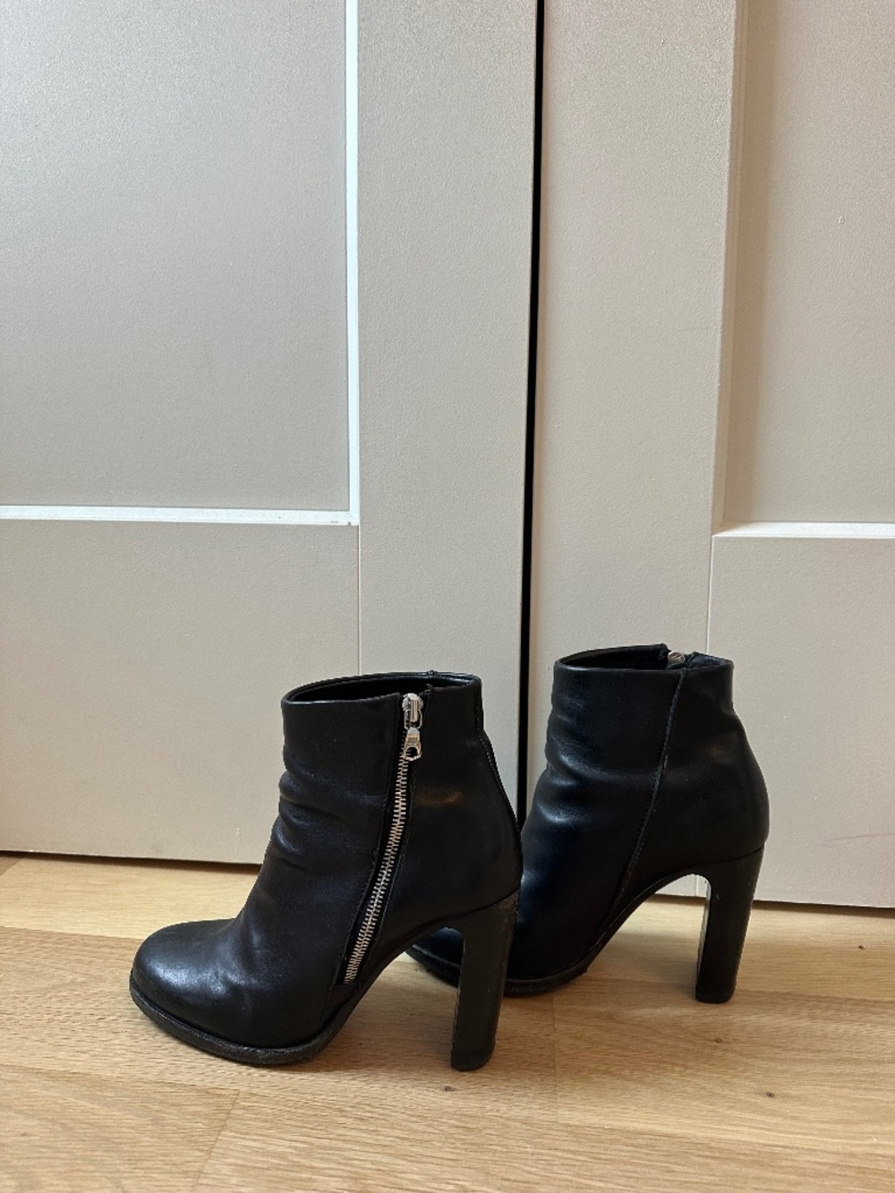 Rag & Bone Zippered Heel Ankle Boot Size 37.5